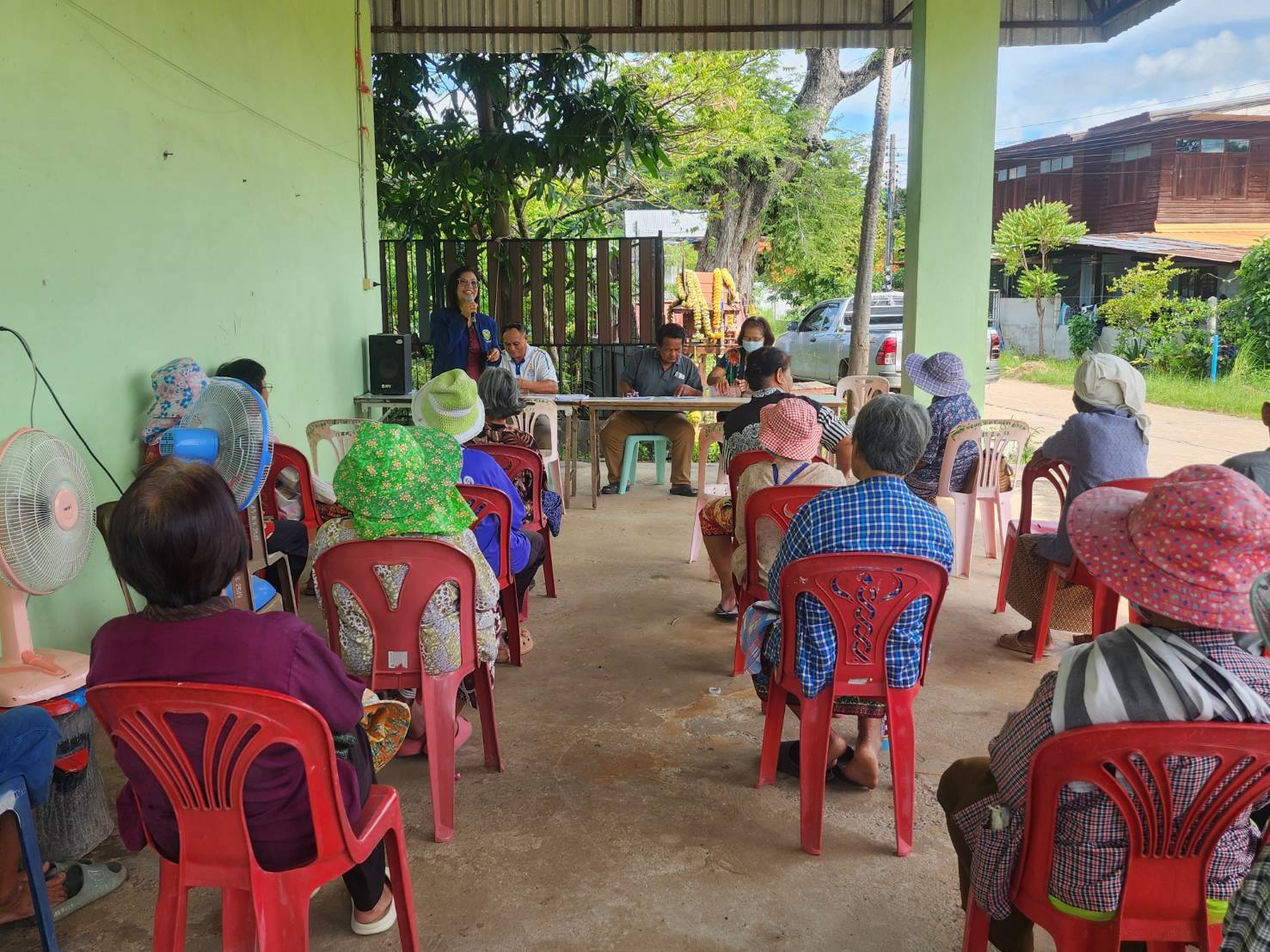 เมื่อวันที่ 9 ตุลาคม  2568  องค์การบริหารส่วนตำบลสะอาดสมบูรณ์ นางสาวอนันตา โพธิ์อุดม รองปลัด อบต.สะอาดสมบูรณ์   พร้อมเจ้าหน้าที่ พนักงาน อบต.สะอาดสมบูรณ์ ออกจ่ายเบี้ยยังชีพผู้สูงอายุและผู้พิการ ประจำเดือน ตุลาคม 2568