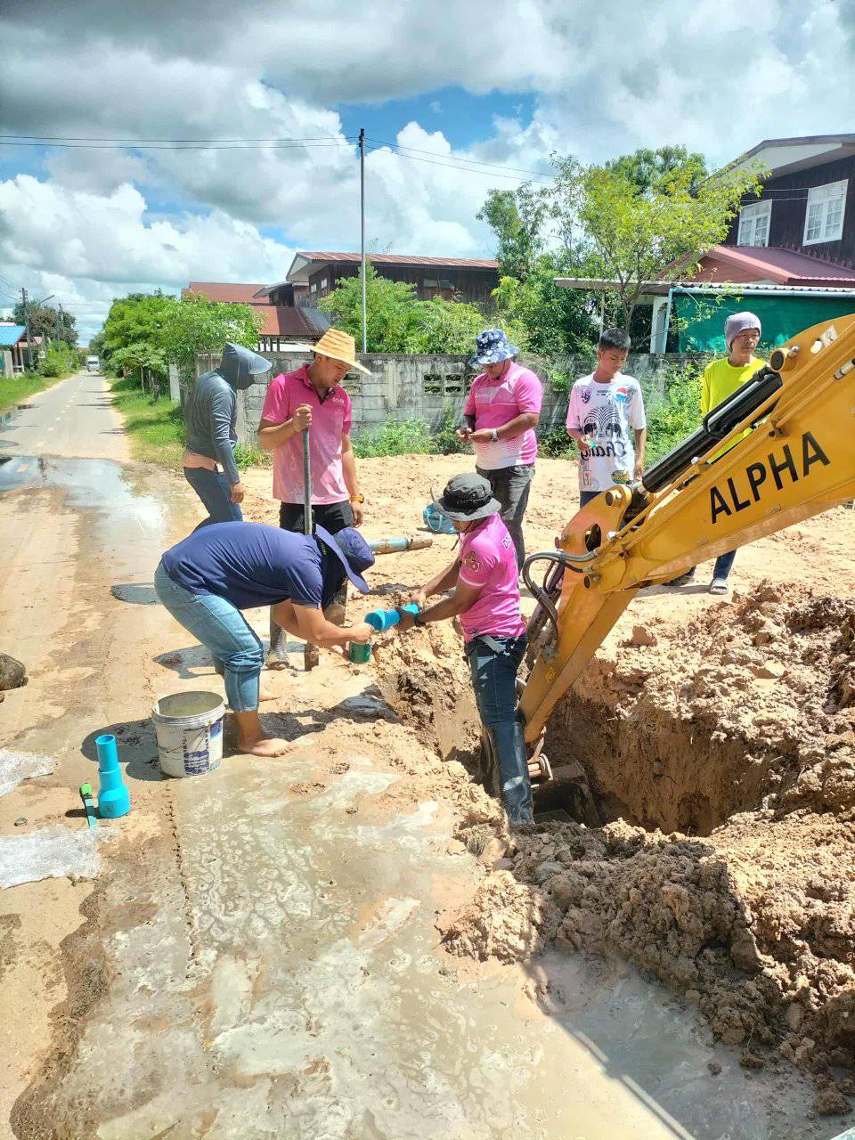 วันอังคารที่ 14 ตุลาคม 2568 นายสหาย สังฆะมะณี นายก อบต.สะอาดสมบูรณ์ มอบหมายเจ้าหน้าที่กองช่าง   ลงพื้นที่เข้าดำเนินการซ่อมท่อประปาแตก บ้านดอนศรีฯ หมู่ที่ 12 ต.สะอาดสมบูรณ์ อ.เมือง จ.ร้อยเอ็ด
