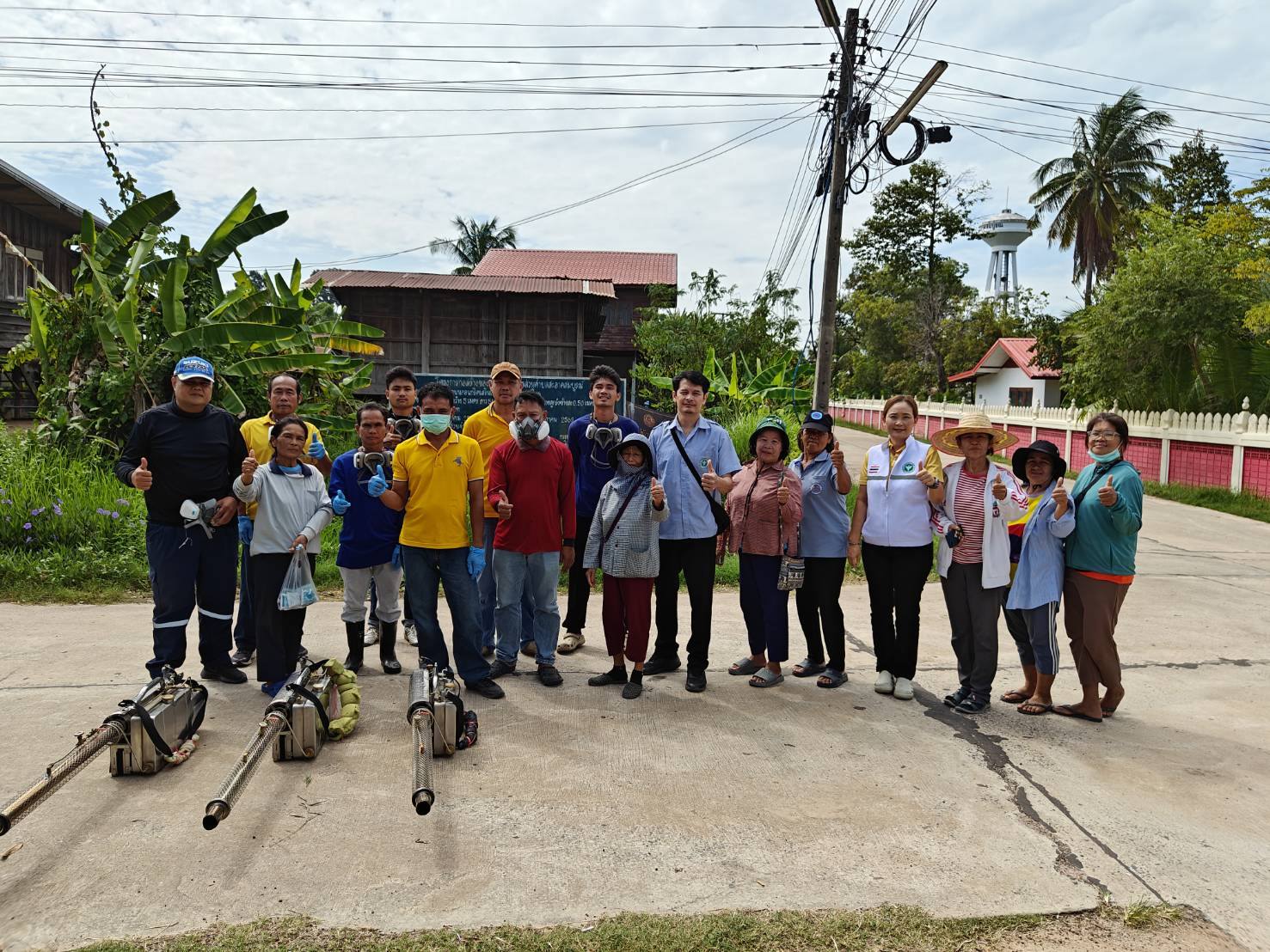 วันจันทร์ที่ 20 ตุลาคม 2568 องค์การบริหารส่วนตำบลสะอาดสมบูรณ์  งานป้องกันฯ  งานกองเกษตร พร้อมเจ้าหน้าที่ อบต.สะอาดสมบูรณ์ ลงพื้นที่ฉีดพ่นหมอกควันกำจัดยุงลายพาหะไข้ซิก้า บ้านสงยาง หมู่ที่ 16 ต.สะอาดสมบูรณ์ อ.เมือง จ.ร้อยเอ็ด 
