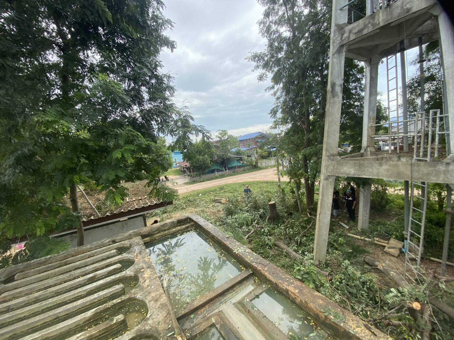 เมื่อวันที่ 29 ตุลาคม 2568 นายสหาย สังฆะมะณี นายกองค์การบริหารส่วนตำบลสะอาดสมบูรณ์ มอบหมายกองช่าง งานประปา งานป้องกันฯ และกองเกษตร ปรับปรุงภูมิทัศน์บริเวณระบบผลิตน้ำประปา บ้านแมต หมู่ 4 ต.สะอาดสมบูรณ์ อ.เมือง จ.ร้อยเอ็ด