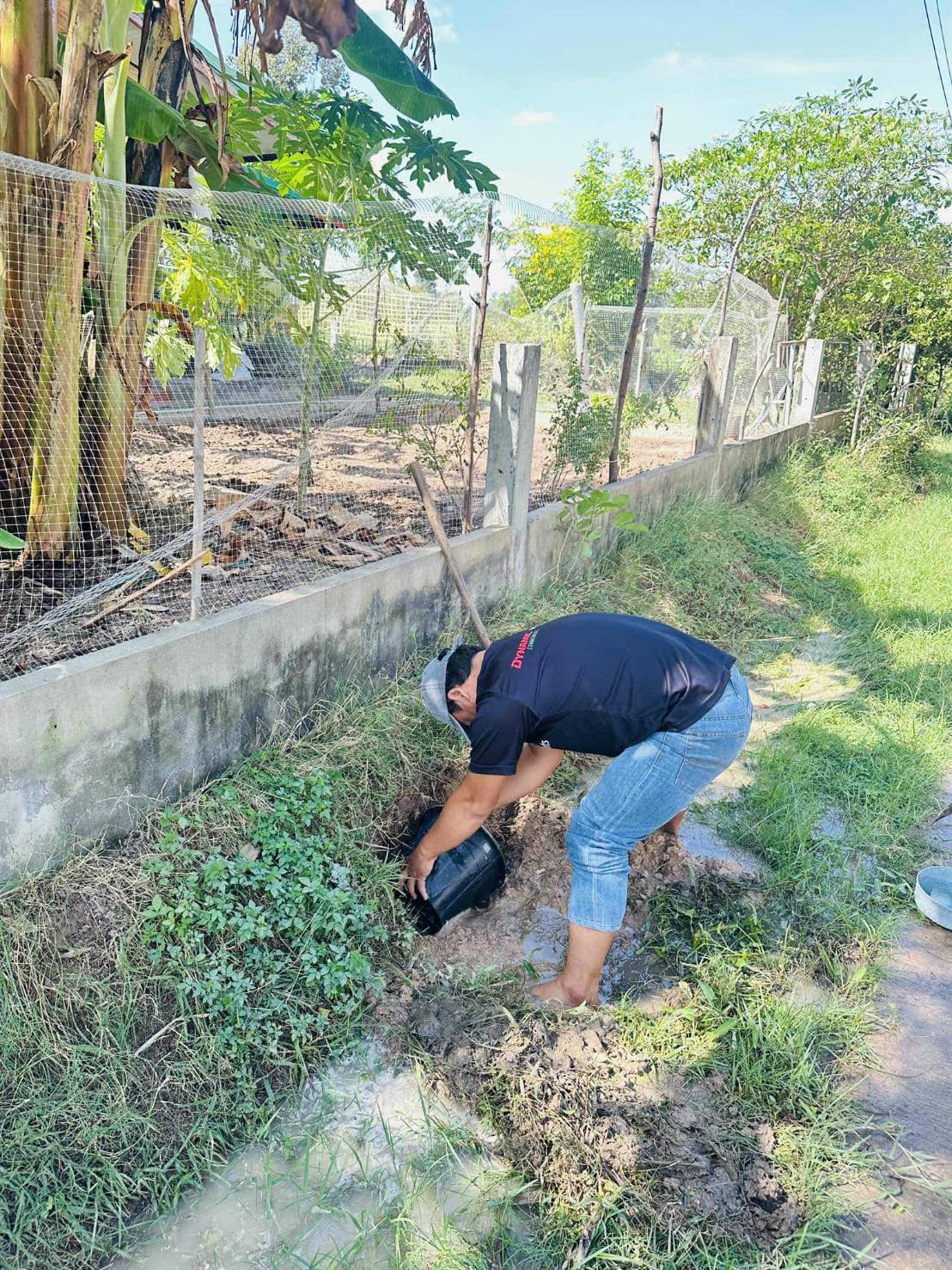 วันพฤหัสบดี ที่ 30 ตุลาคม 2568 นายสหาย สังฆะมะณี  นายกองค์การบริหารส่วนตำบลสะอาดสมบูรณ์  มอบหมาย  กองช่าง  งานประปาลงพื้นที่ต่อท่อเมนประปาแตก หมู่ที่ 11 บ้านป่าเพื่ม  เพื่อบริการน้ำประปาและอำนวยความสะดวกให้กับประชาชน