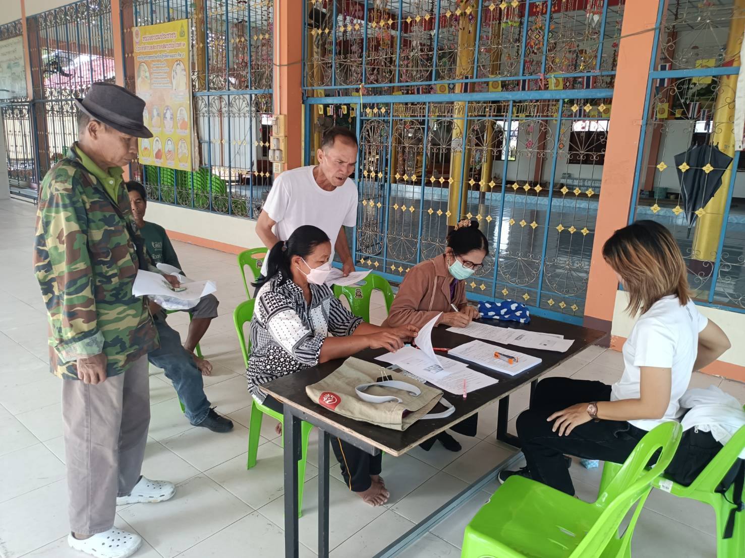 อบต.สะอาดสมบูรณ์ โดย นายสหาย สังฆะมะณี  นายก อบต.สะอาดสมบูรณ์ มอบหมายให้ นายภัทรชัย มาสเหียร  ผอ.กองสวัสดิการสังคม พร้อมด้วยเจ้าหน้าทีกองสวัสดิการ ลงพื้นออกให้บริการขึ้นทะเบียนยืนยันสิทธิผู้สูงอายุ ประจำปีงบประมาณ พ.ศ. 2570 