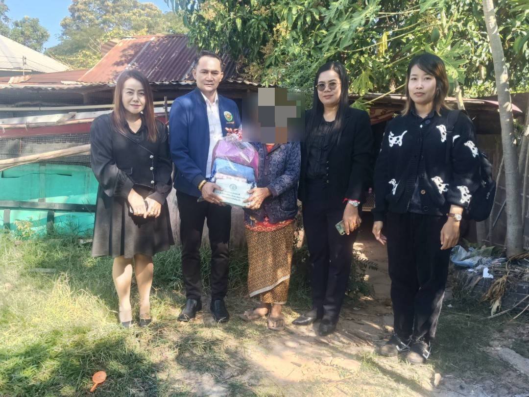 วันจันทร์ที่ 24 พฤศจิกายน 2568  นายสหาย สังฆะมะณี นายกองค์การบริหารส่วนตำบลสะอาดสมบูรณ์ มอบหมาย นายภัทรขัย มาสเหียร ผอ.กองสวัสดิการสังคม นางจิตรลดา จิณฤทธิ์ หัวหน้าสำนักปลัด พร้อมเจ้าหน้าที่กองสวัสดิการสังคมลงพื้นที่เพื่อมอบถุงยังชีพ