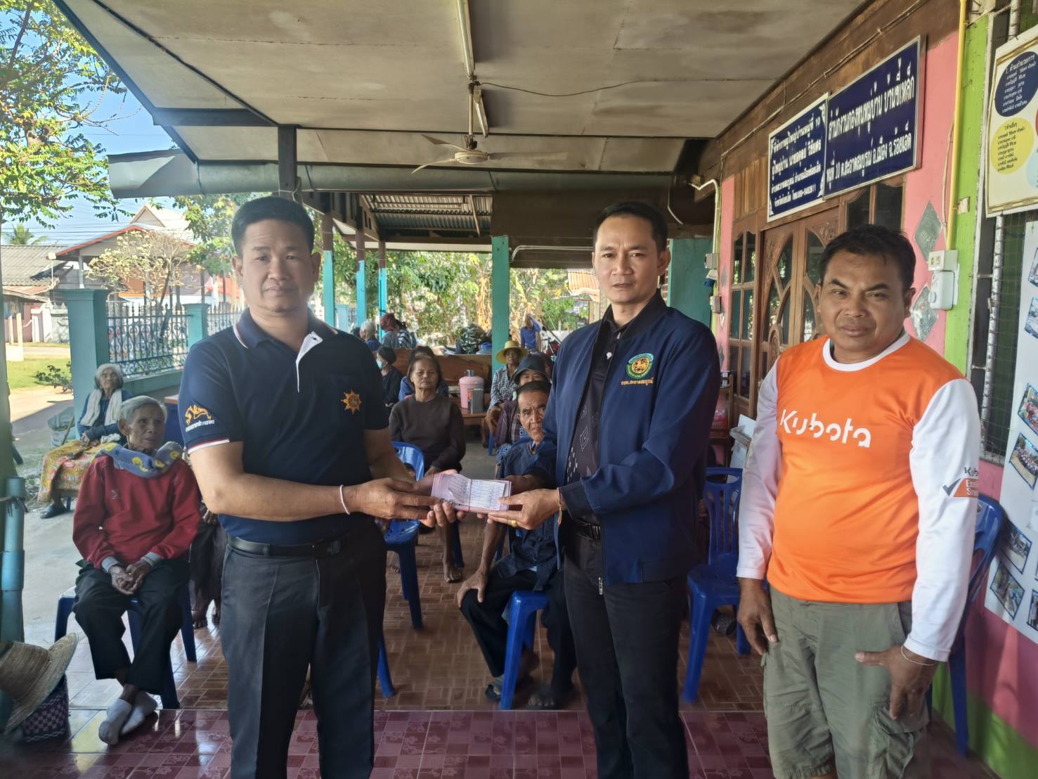 เมื่อวันที่ 7 มกราคม 2569องค์การบริหารส่วนตำบลสะอาดสมบูรณ์ นายภัทรชัย มาสเหียร ผอ.กองสวัสดิการสังคม พร้อมเจ้าหน้าที่ พนักงาน อบต.สะอาดสมบูรณ์ ออกจ่ายเบี้ยยังชีพผู้สูงอายุและผู้พิการ ประจำเดือน มกราคม 2569