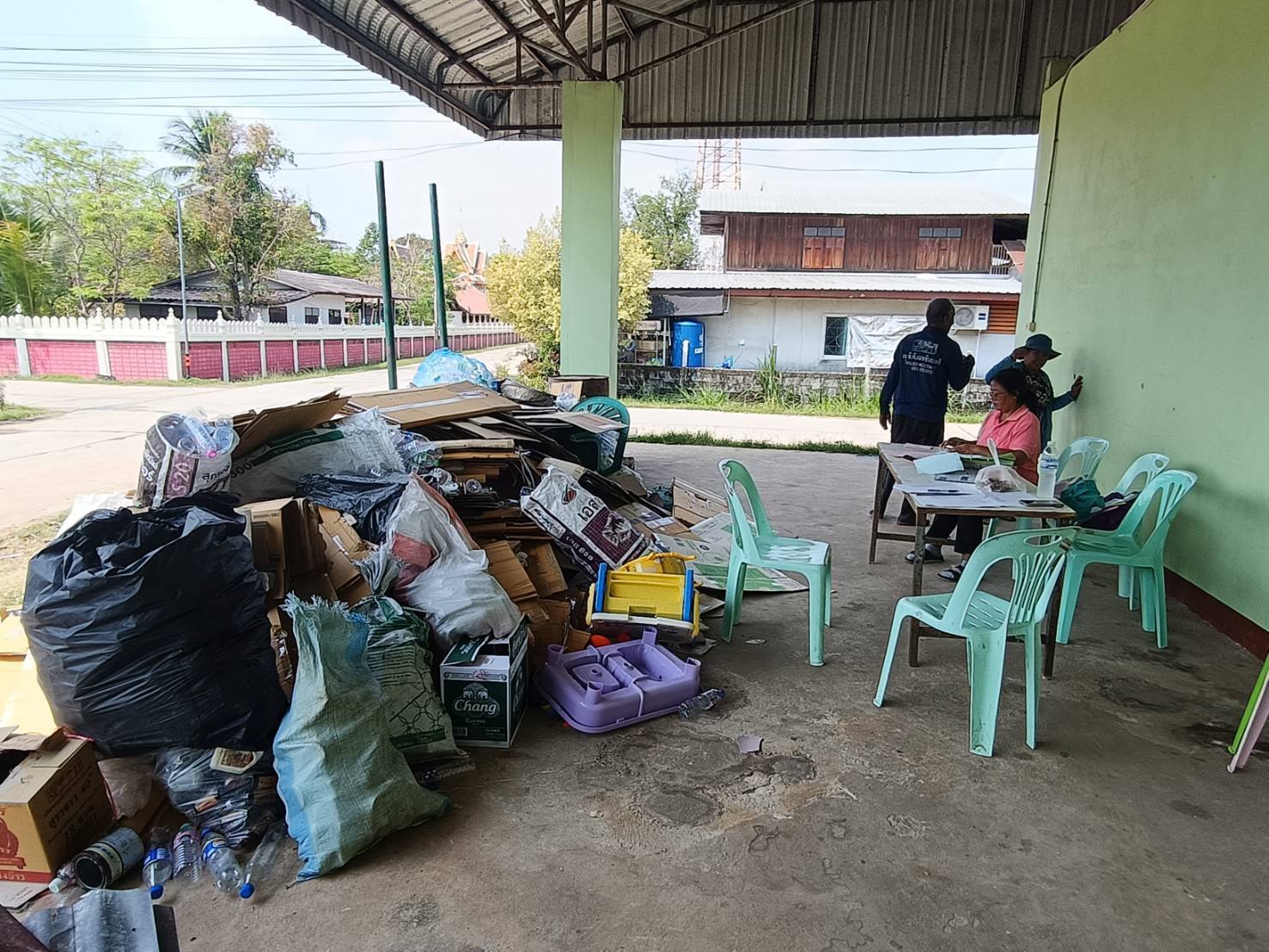 วันที่ 26 กุมภาพันธ์  2569 อบต.สะอาดสมบูรณ์ ลงพื้นที่รับชื้อขยะทองคุ้มครองสวัสดิการ ระหว่างวันที่ 23-26 กุมภาพันธ์ 2569 เพื่อรับชื้อขยะรีไซเคิลจากสมาชิก โดยสมาชิกจะนำขยะที่คัดแยกแล้วมาขายที่กองทุนขยะทองฯ ตามหมู่บ้านที่เป็นสมาชิก ประจำเดือน กุมภาพันธ์