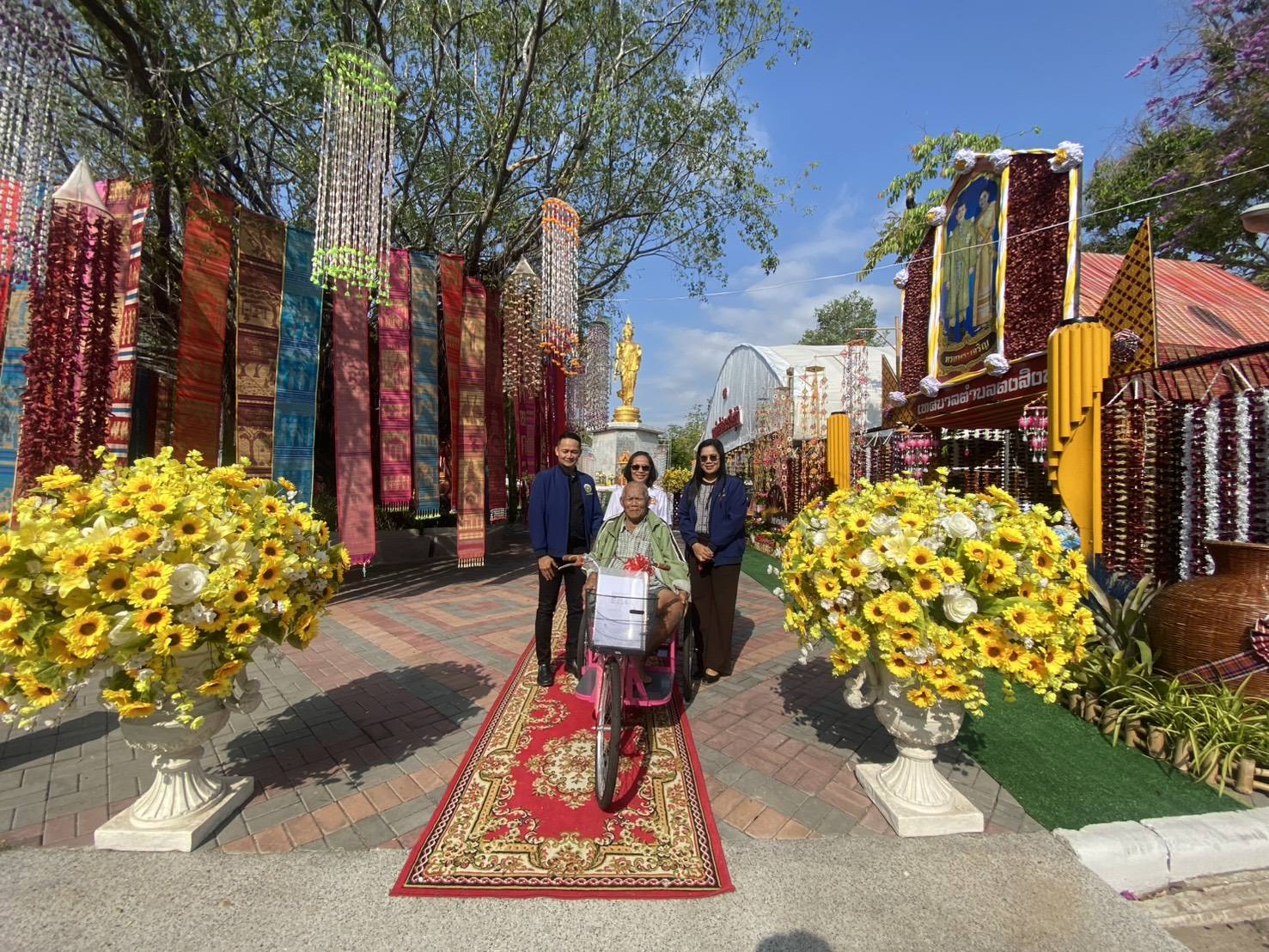 วันศุกร์ที่ 6 มีนาคม 2569 นายสหาย สังฆะมะณี นายกองค์การบริหารส่วนตำบลสะอาดสมบูรณ์ มอบหมายกองสวัสดิการสังคม นำพาคนพิการการเคลื่อนไหว  ราย  นายประดิษฐ์ พละพันธ์ รับมอบรถเข็นมือโยก กับท่านผู้ว่าราชการจังหวัด ณ บึงพลาญชัย 