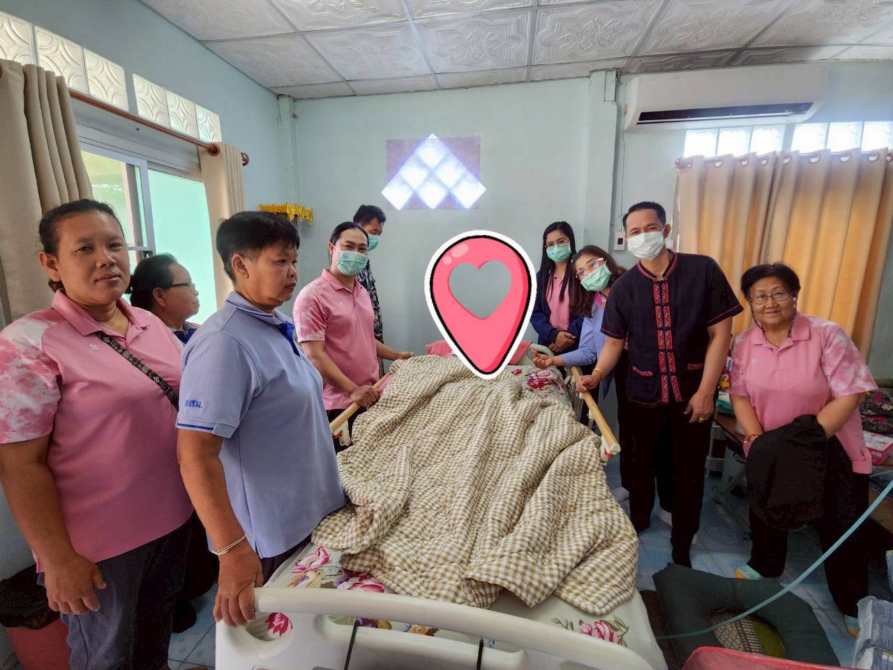 วันที่ 6 มีนาคม พ.ศ. 2569 กองสวัสดิการสังคมพร้อมด้วยโรงพยาบาลส่งเสริมสุขภาพตำบลบ้านสังข์ และCG ออกมอบวัสดุอุปกรณ์ทางการแพทย์ อาหารเสริม ผ้าอ้อมผู้ใหญ่ ให้กับผู้ป่วยติดบ้านติดเตียง