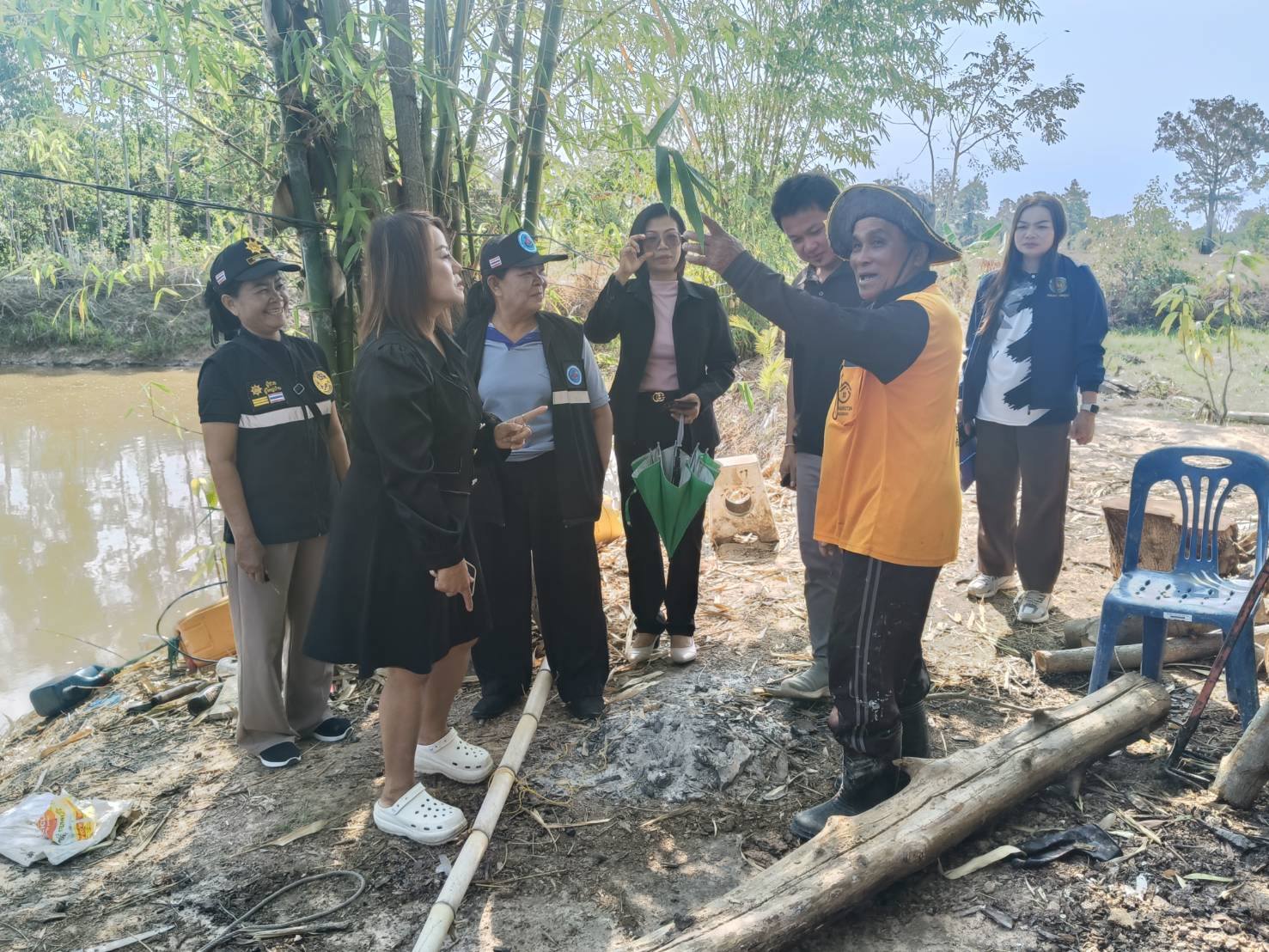 วันที่ 12 มีนาคม 2569 อบต.สะอาดสมบูรณ์ ออกพื้นที่ตรวจสอบข้อเท็จจริง ปัญหาความเดือดร้อนจากกลิ่นควันเตาเผาถ่าน กรณีร้องทุกข์ ทางเจ้าหน้าที่ อบต.จึงลงพื้นที่ตามคำสั่งและหน้าที่ เพื่อแก้ไขัญหาและบรรเทาความเดือดร้อนของประชาชนในพื้นที่