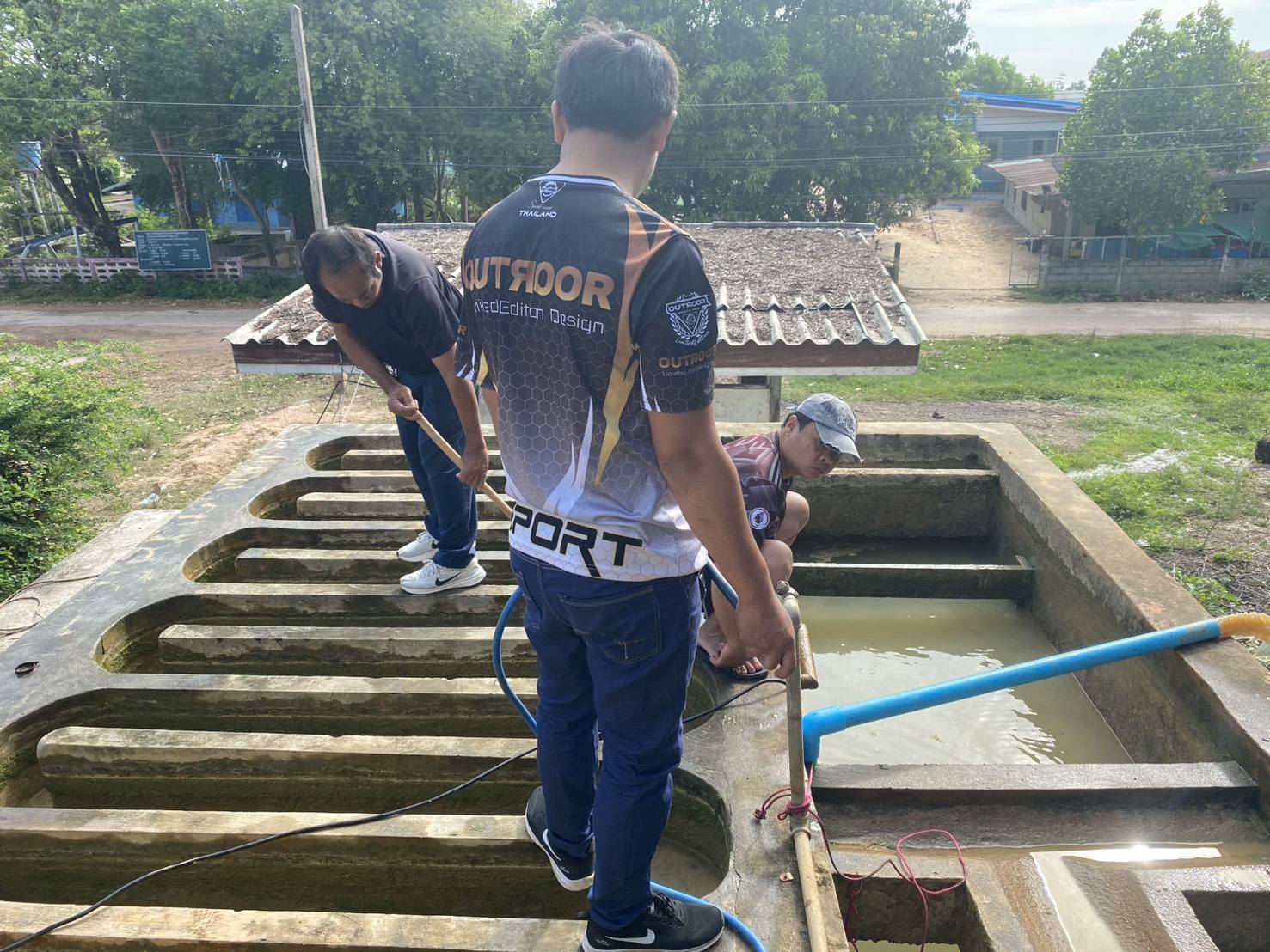 เมื่อวันที่ 11 มีนาคม 2569 กองช่าง อบต.สะอาดสมบูรณ์  ลงพื้นที่เข้าดำเนินการทำความสะอาดล้างถังน้ำใส ดูดโคลน ใส่ไก่ บ้านแมต ม.4  และล้างถังกรองประปาพร้อมระเบิดทรายและเปิดน้ำปรายสาย บ้านดอนทอง ต.สะอาดสมบูรณ์ อ.เมือง จ.ร้อยเอ็ด