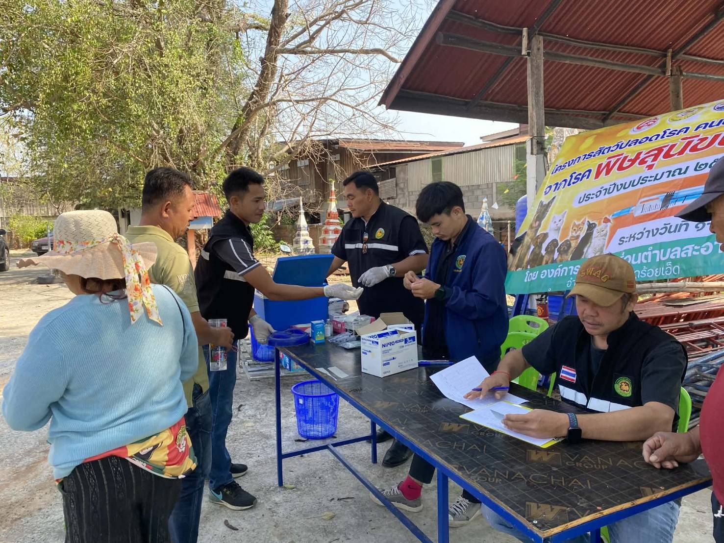 วันที่ 13 มีนาคม 2569 นายสหาย สังฆะมะณี นายก อบต.สะอาดสมบูรณ์ มอบหมาย นายจำนงค์ มันตาพันธ์ ผอ.กองส่งเสริมการเกษตร และเจ้าหน้าที่ อบต.สะอาดสมบูรณ์ ร่วมโครงการสัตว์ปลอดโรคคนปลอดภัยจากโรคพิษสุนัขบ้า ประจำปี 2569 หมู่ 1 และ หมู่ 12