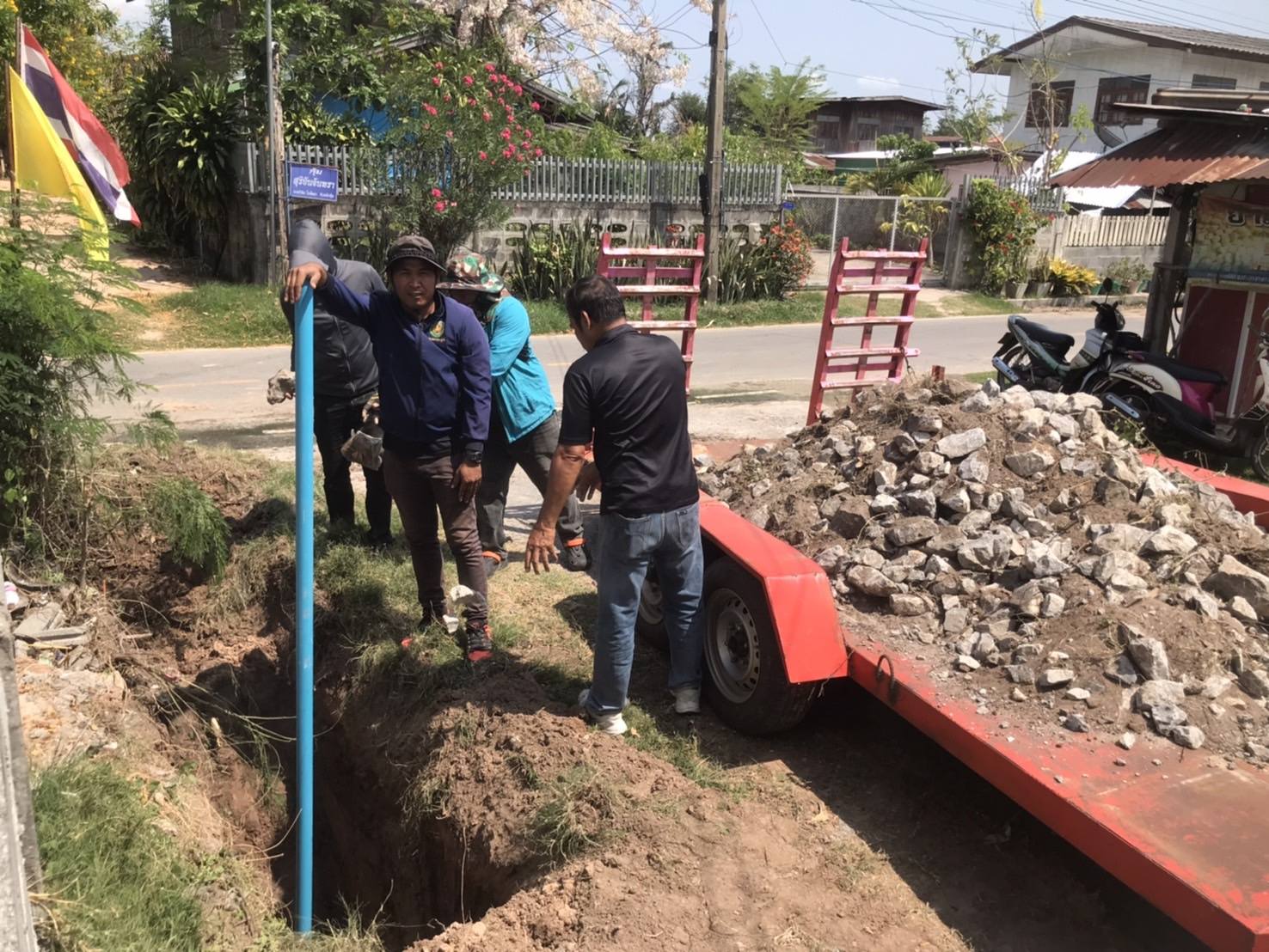 เมื่อวันที่ 12 มีนาคม 2569 นายสหาย สังฆะมะณี นายกองค์การบริหารส่วนตำบลสะอาดสมบูรณ์ ได้มอบหมาย กองช่างลงพื้นที่ดำเนินการแก้ปัญหา น้ำขัง น้ำเน่าเสียทำให้ส่งกลิ่นเหม็น โดยทำธนาคารน้ำใต้ดิน ระบบปิด เพือแก้ไขน้ำเน่าเสีย  ม.1 ตำบลสะอาดสมบูรณ์ 