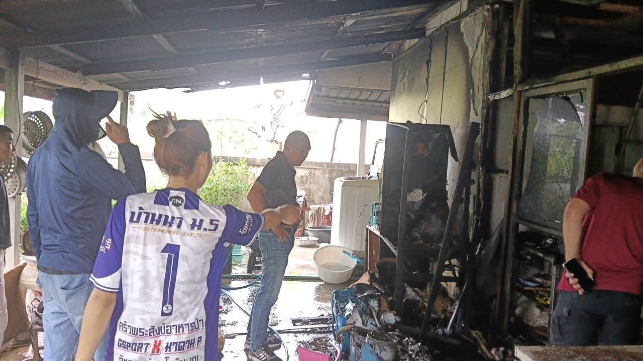 วันจันทร์ที่ 23 มีนาคม 2569 นายสหาย สังฆะมะณี นายกองค์การบริหารส่วนตำบลสะอาดสมบูรณ์มอบหมายงานป้องกันและบรรเทาสาธารณภัย อบต.สะอาดสมบูรณ์ ออกทำการระงับเหตุอัคคีภัย บ้านพักอาศัย รายนางบด เฉลยพจน์  บ้านสังข์  ม.15  ต.สะอาดสมบูรณ์ อ.เมือง จ.ร้อยเอ็ด