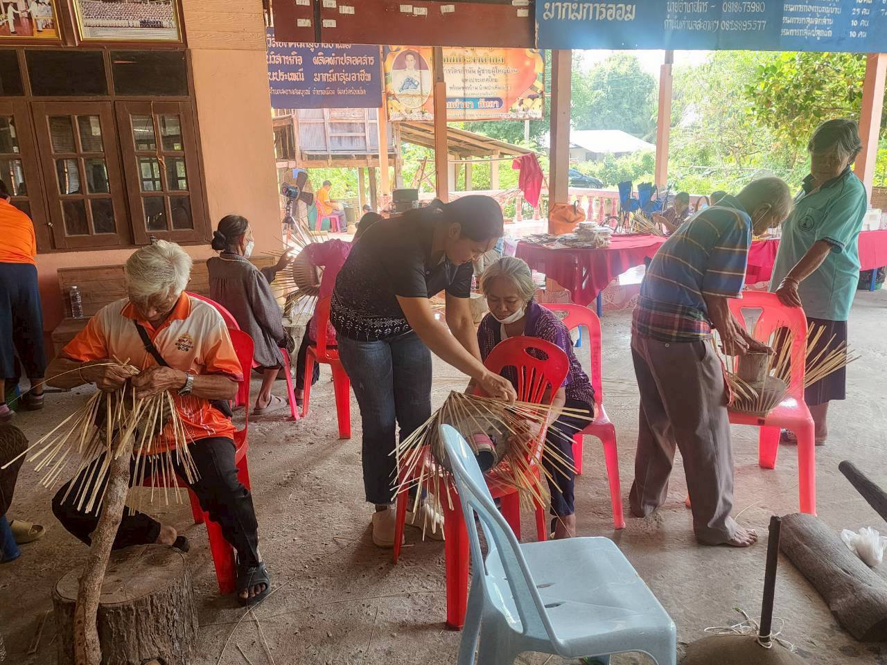 วันที่ 30-31 มีนาคม 2569  นายสหาย สังฆะมะณี นายก อบต.สะอาดสมบูรณ์ ร่วมกิจกรรมโรงเรียนผู้สูงอายุตำบลสะะอาดมบูรณ์ เรียนนอกสถานที่ สานตะกร้าไม้ไผ ณ บ้านป่าเพิ่ม หมู่ 11 ต.สะอาดสมบูรณ์ พร้อมเจ้าหน้า อบต.สะอาดสมบูรณ์  นักเรียนโรงเรียนผู้สูงอายุตำบล 