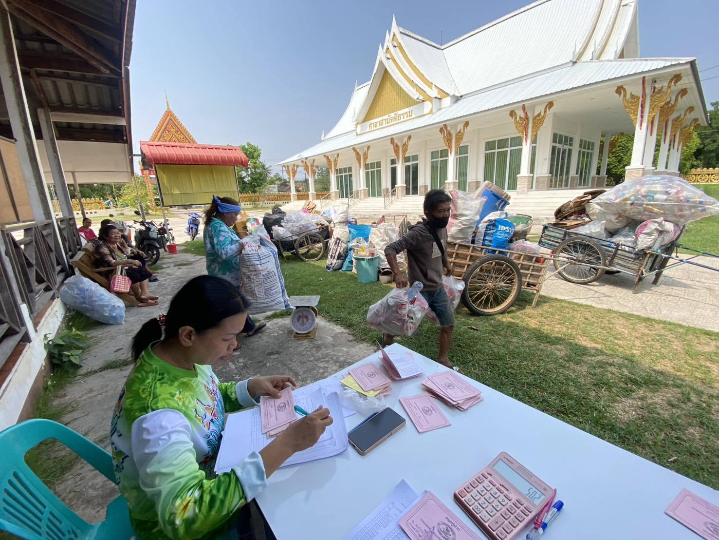 เมื่อวันที่ 30 เมษายน  2569 อบต.สะอาดสมบูรณ์ ลงพื้นที่รับชื้อขยะทองคุ้มครองสวัสดิการ ระหว่างวันที่ 27-30 เมษายน  2569 เพื่อรับชื้อขยะรีไซเคิลจากสมาชิก โดยสมาชิกจะนำขยะที่คัดแยกแล้วมาขายที่กองทุนขยะทองฯ ตามหมู่บ้านที่เป็นสมาชิก ประจำเดือน เมษายน