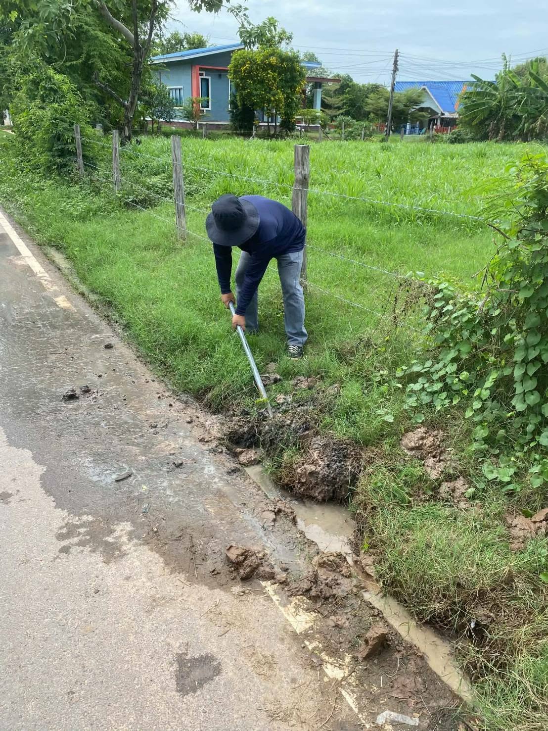 วันพฤหัสบดี ที่ 9 กรกฎาคม 2569นายสหาย สังฆะมะณี นายกองค์การบริหารส่วนตำบลสะอาดสมบูรณ์ มอบหมายเจ้าหน้าที่กองช่าง ออกพื้นที่ซ่อมแซมท่อเมนประปาแตก   บ้านดอนทอง หมู่ 1 ต.สะอาดสมบูรณ์ อ.เมือง จ.รัอยเอ็ด