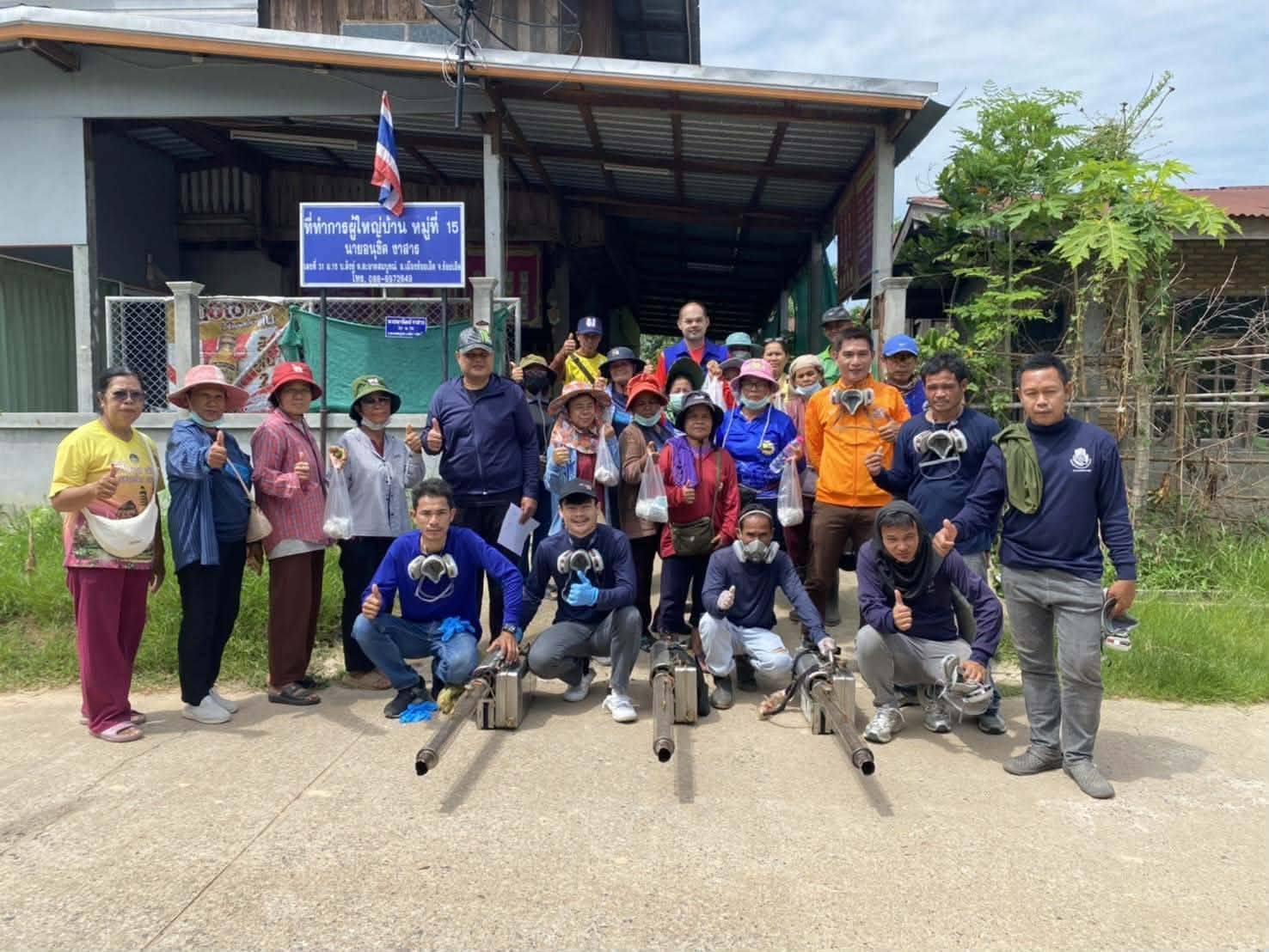 เมื่อวันอังคาร ที่ ๑๔ กรกฎาคม ๒๕๖๙นายสหาย สังฆะมะณี นายกอบต.สะอาดสมบูรณ์ มอบหมายให้   งานป้องกันและบรรเทาสาธารณะภัย งานสาธารณสุข และเจ้าหน้าที่ อบต.สะอาดสมบูรณ์ ลงพื้นที่ดำเนินการพ่นหมอกควัน (กำจัดยุงลาย)บ้านสังข์ ม.๑๕ 
