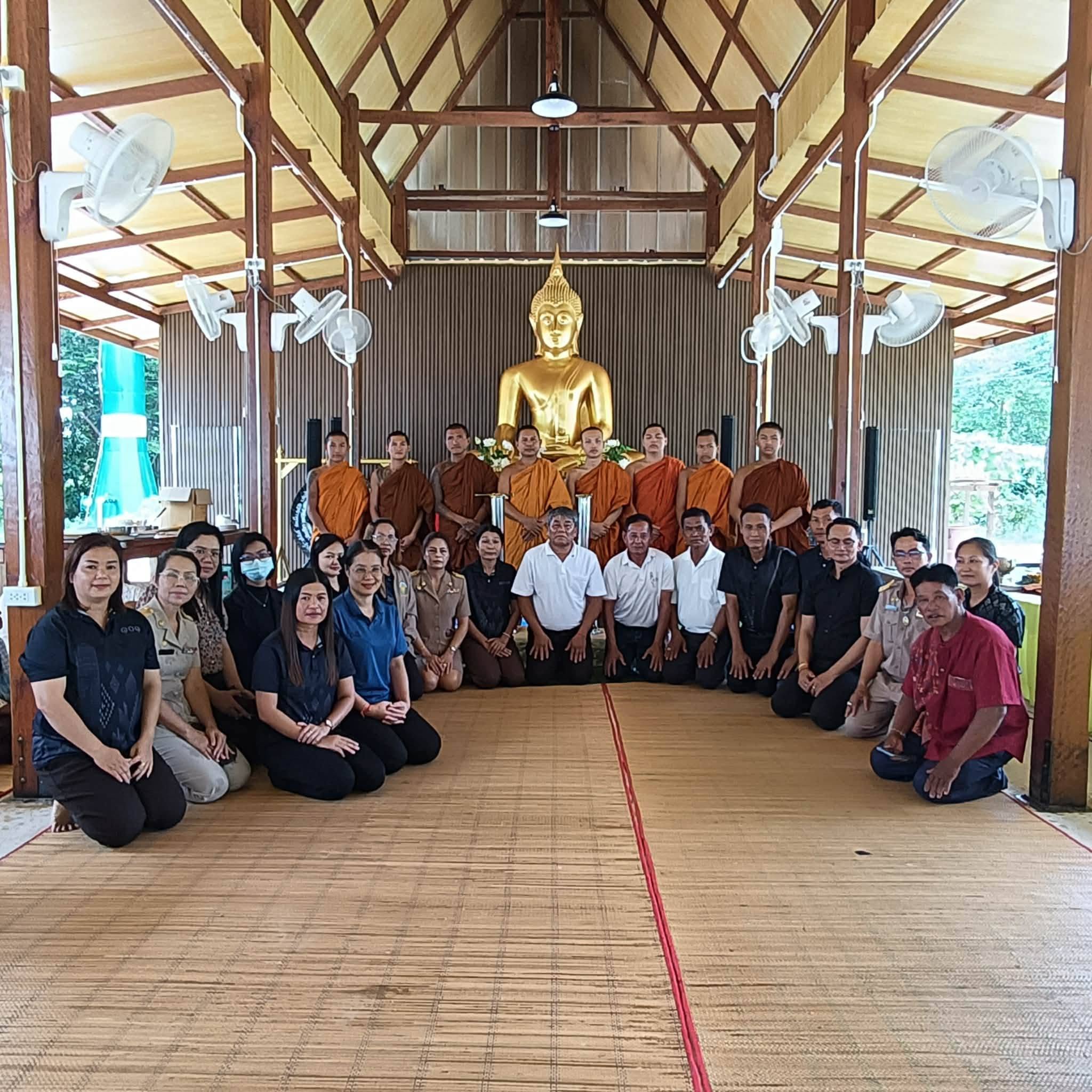 เมื่อวันจันทร์ที่ 27 กรกฎาคม 2569 อบต.สะอาดสมบูรณ์ โดยนายสหาย สังฆะมะณีนายก อบต.สะอาดสมบูรณ์ พร้อมคณะผู้บริหาร หัวหน้าส่วนราชการ และพนักงาน อบต.สะอาดสมบูรณ์ร่วมทำบุญหล่อเทียนเข้าพรรษา ณ วัดป่าห้วยเงินบ้านสังข์ หมู่ 7 ต.สะอาดสมบูรณ์ 