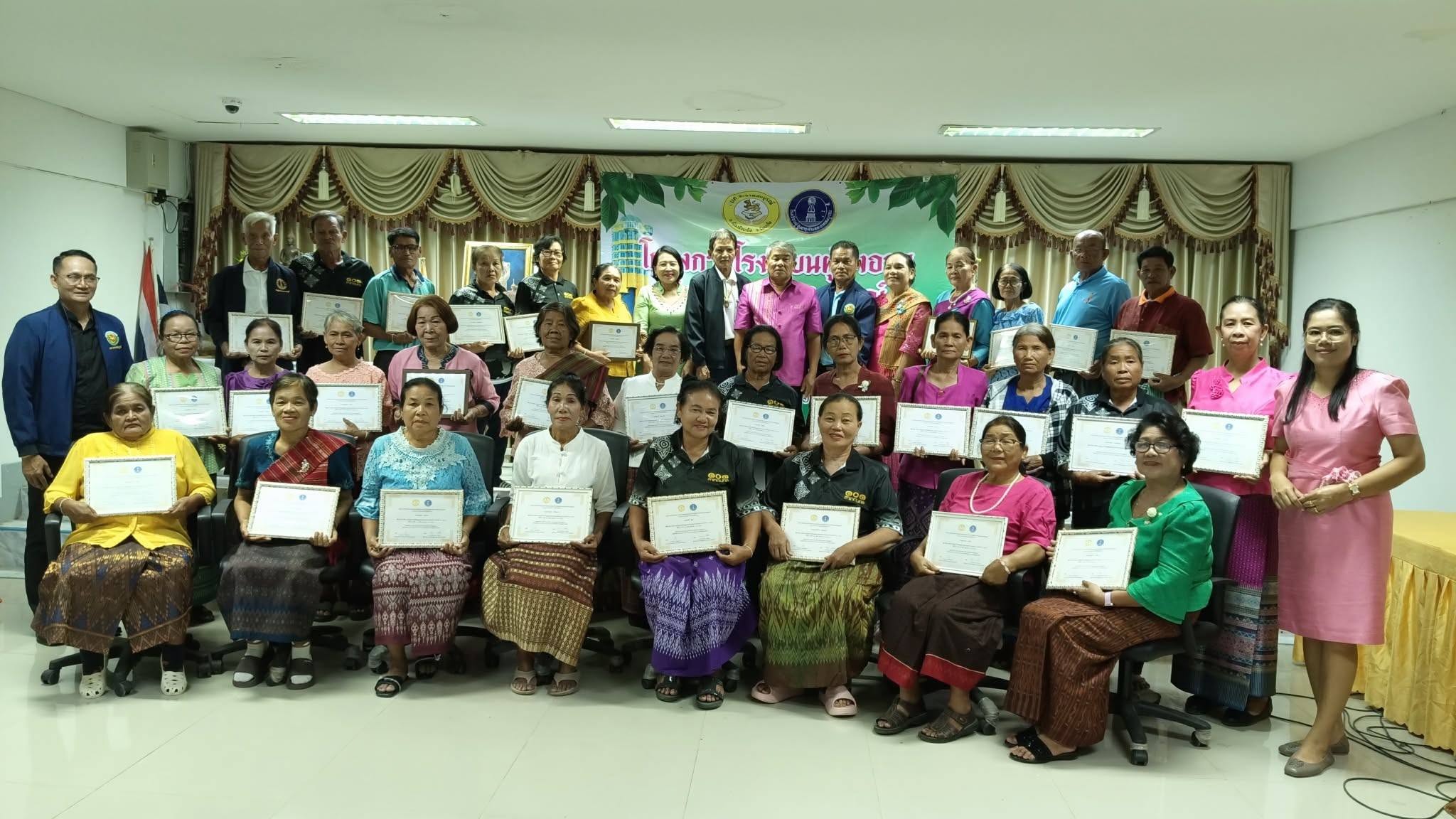วันพุธที่ 26 สิงหาคม 2569 กองสวัสดิการสังคม อบต.สะอาดสมบูรณ์ จัดกิจกรรมสรุปบทเรียนและมอบใบประกาศแก่นักเรียนโรงเรียนผู้สูงอายุตำบลสะอาดสมบูรณ์ ประจำปี 2569 โดยนายสหาย  สังฆะมะณี นายกองค์การบริหารส่วนตำบลสะอาดสมบูรณ์ ประธานในพิธี  