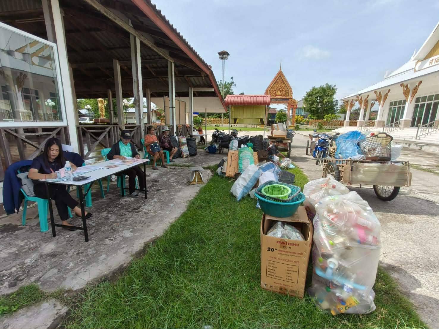 เมื่อวันที่ 31 สิงหาคม2569 อบต.สะอาดสมบูรณ์ ลงพื้นที่รับชื้อขยะทองคุ้มครองสวัสดิการ ในวันที่ 28  สิงหาคม 2569 และวันที่ 31 สิงหาคม 2569 เพื่อ รับชื้อขยะรีไซเคิลจากสมาชิก ตามหมู่บ้านที่เป็นสมาชิก ประจำเดือน สิงหาคม