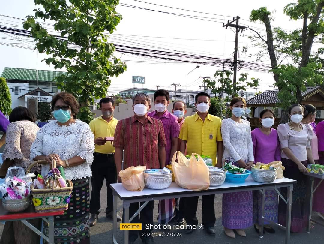 วันพุธที่27 เม.ย.65 นายสหาย สังฆะมะณี นายกองค์การบริหารส่วนตำบลสะอาดสมบูรณ์ พร้อมคณะผู้บริหารและเจ้าหน้าที่พนักงาน อบต.สะอาดสมบูรณ์ ร่วมทำบุญ ถวายต้นผ้าป่าสามัคคีที่ว่าการอำเภอเมืองร้อยเอ็ด